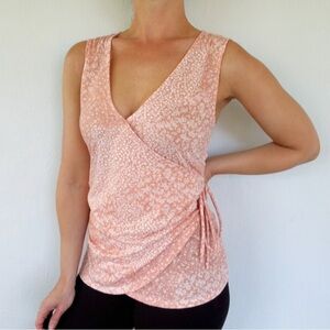 Bobeau peach white sleeveless v-neck cinched tie side tank top size small